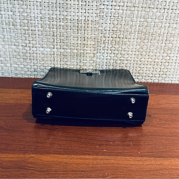 🌟HP🌟VTG 1990-2000s GUESS Matte Black Faux Patent Leather Shoulder Bag - Picture 11 of 13